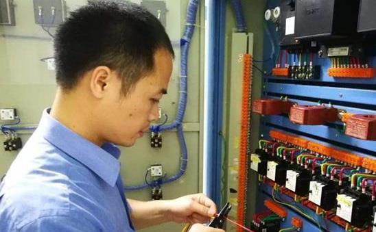 　　江苏电工证复审流程